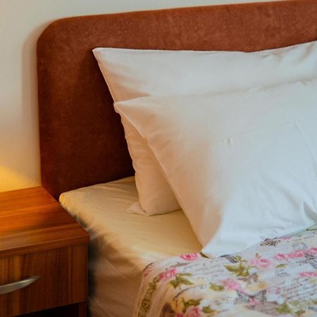 Apartmani Ana Tivat Eksteriør bilde