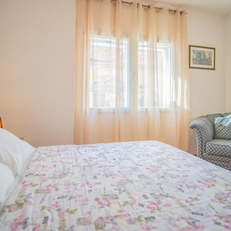 Apartmani Ana Tivat Eksteriør bilde